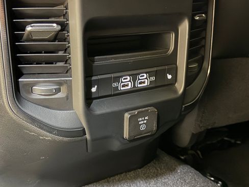 Used 2024 RAM 2500 Rebel AWD/4WD image 42