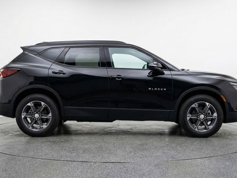 Used 2025 Chevrolet Blazer LT image 11