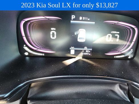 Used 2023 Kia Soul LX w/ LX Technology Package FWD image 27