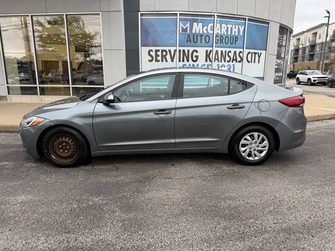 Used 2017 Hyundai Elantra SE image 2