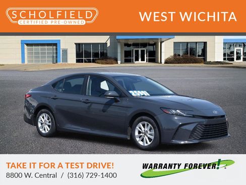 Used 2025 Toyota Camry LE image 1