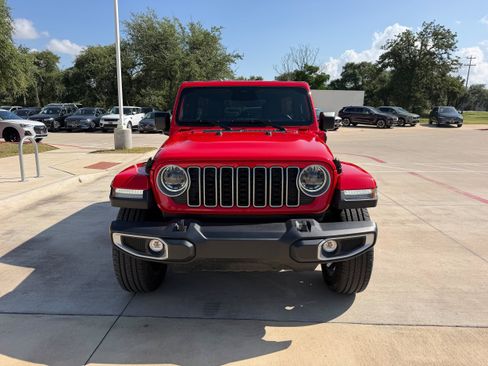 Used 2025 Jeep Wrangler Unlimited Sahara AWD/4WD image 9