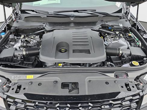 New 2025 Land Rover Discovery Dynamic SE image 33