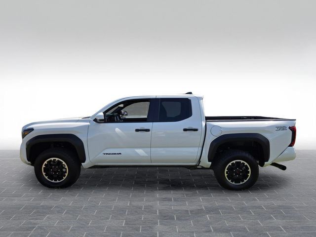 Used 2025 Toyota Tacoma TRD Off-Road AWD/4WD image 4