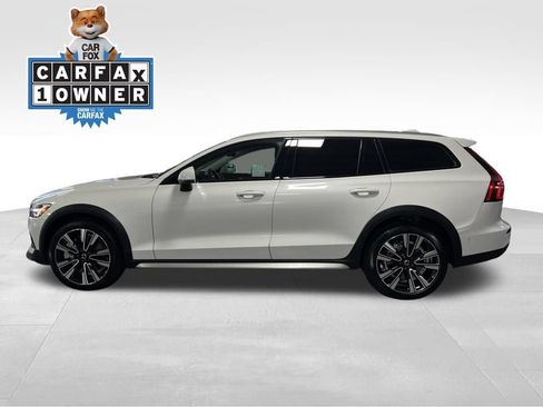 Used 2026 Volvo V60 B5 Cross Country Ultra w/ Climate Package AWD/4WD image 2
