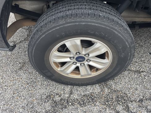 Used 2017 Ford F150 XLT image 11