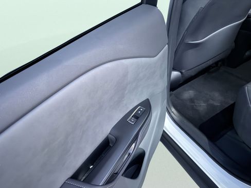 Used 2025 Lexus RZ 450e image 32