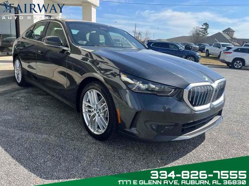 Used 2024 BMW 530i w/ Premium Package RWD image 4