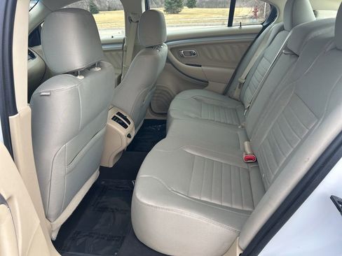 Used 2019 Ford Taurus SE image 18