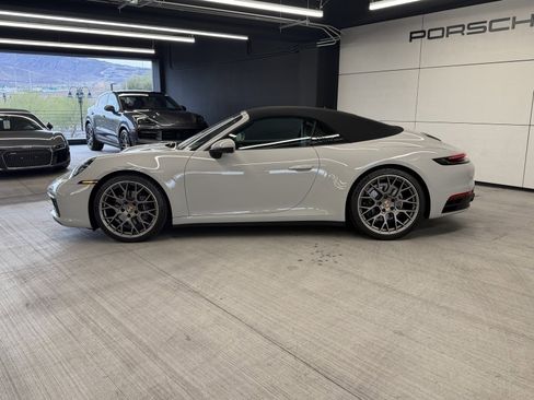 Used 2023 Porsche 911 Carrera image 2