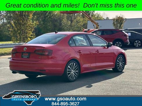 Used 2016 Volkswagen Jetta Sport image 6