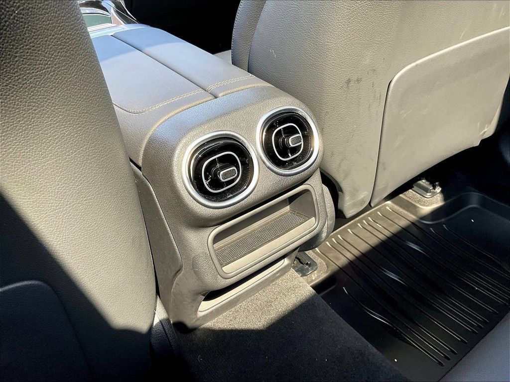 Used 2026 Mercedes-Benz GLC 300 image 12