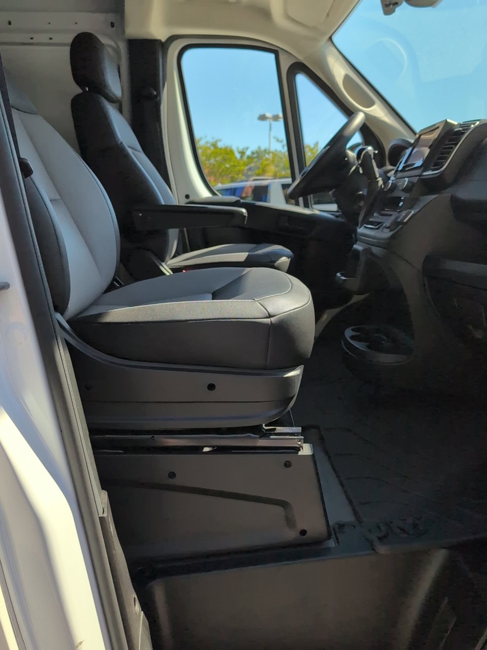 Used 2024 RAM ProMaster 2500 w/ Quick Order Package 22G SLT FWD image 13