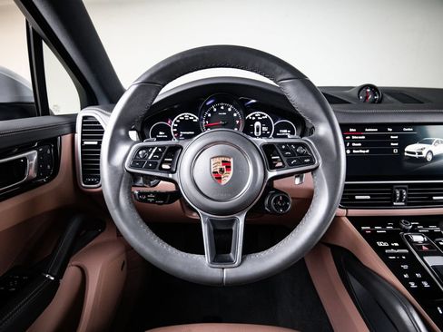 Certified 2023 Porsche Cayenne Platinum Edition AWD/4WD image 26
