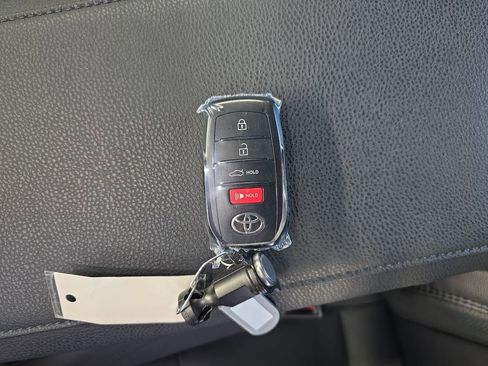 Used 2025 Toyota Camry XSE image 38