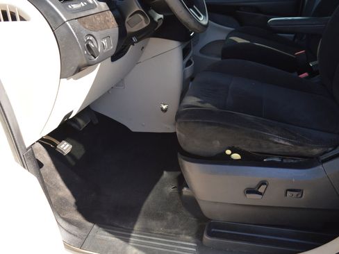 Used 2013 Dodge Grand Caravan SE image 13