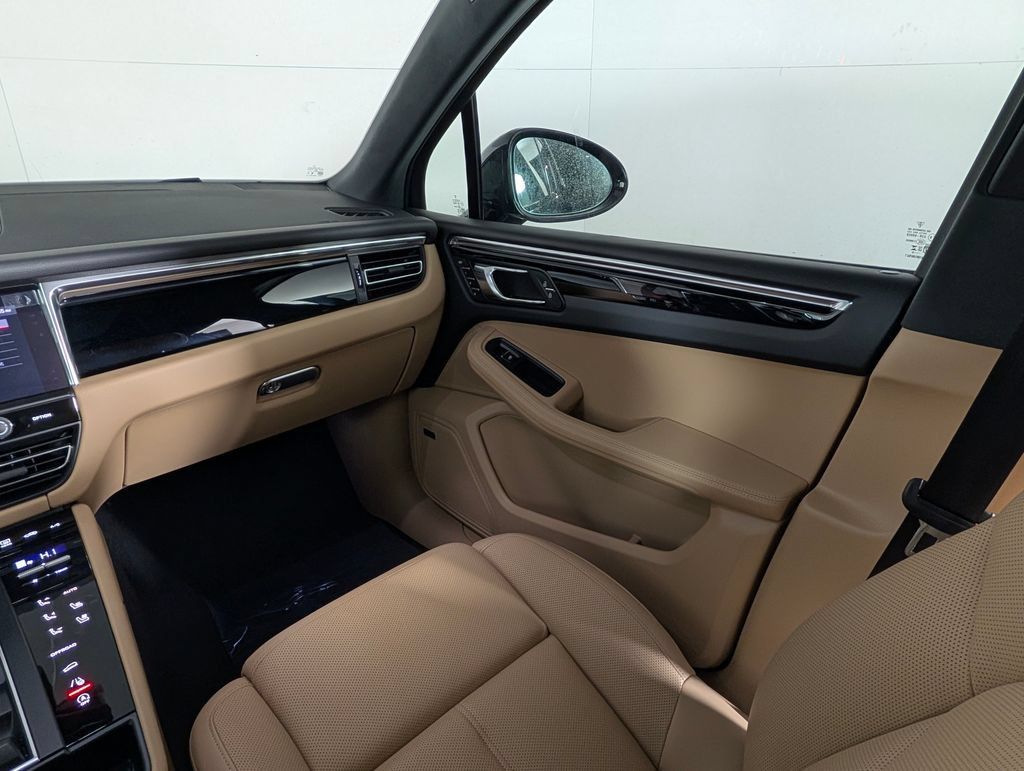 New 2026 Porsche Macan AWD/4WD image 23