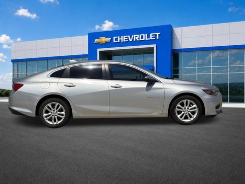 Used 2018 Chevrolet Malibu LT w/ Driver Confidence Package FWD image 8