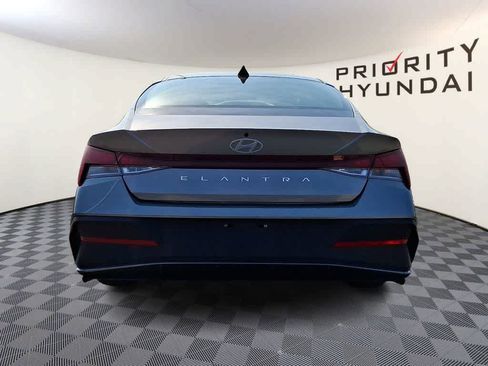 Used 2024 Hyundai Elantra SEL FWD image 5