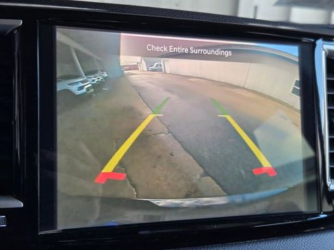 Used 2024 Chrysler Pacifica Touring-L FWD image 5