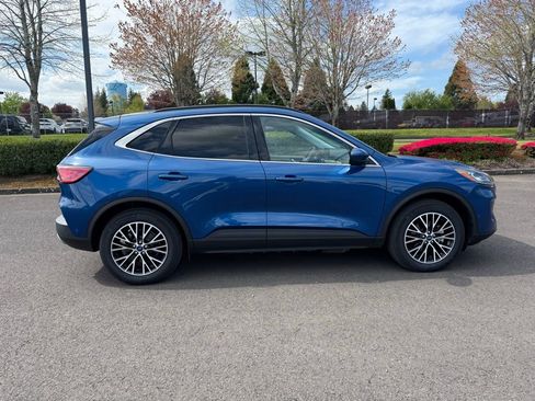 Used 2022 Ford Escape Titanium w/ Titanium Premium Package image 8