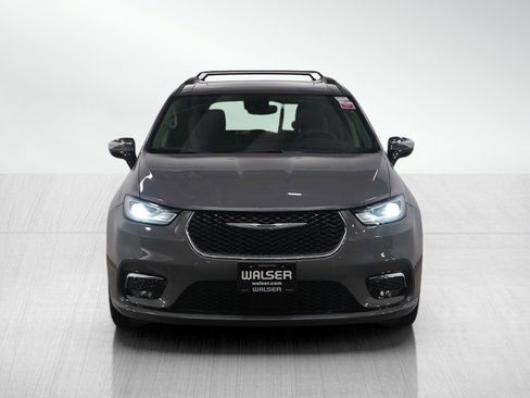 Used 2023 Chrysler Pacifica Limited image 8