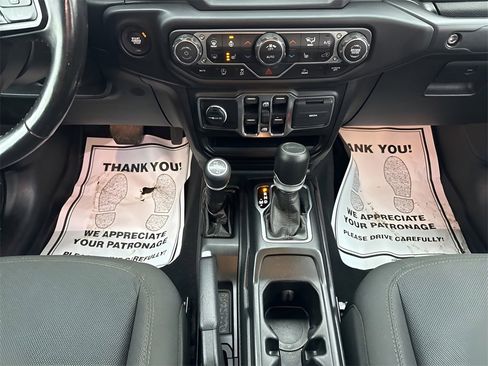 Used 2022 Jeep Gladiator Willys image 15