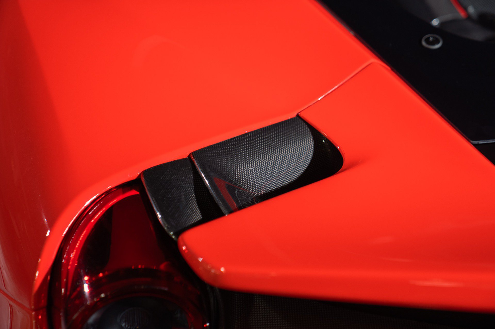 Used 2020 Ferrari 488 Pista Coupe RWD image 36