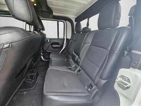 Used 2023 Jeep Gladiator Sport image 12