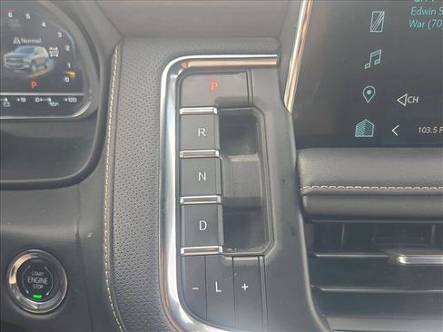 Used 2023 Chevrolet Suburban Premier image 12