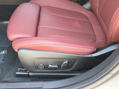 Certified 2025 BMW 330i Sedan RWD image 19