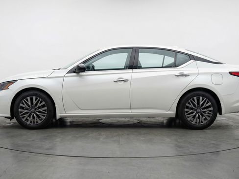Used 2025 Nissan Altima 2.5 SV FWD image 5