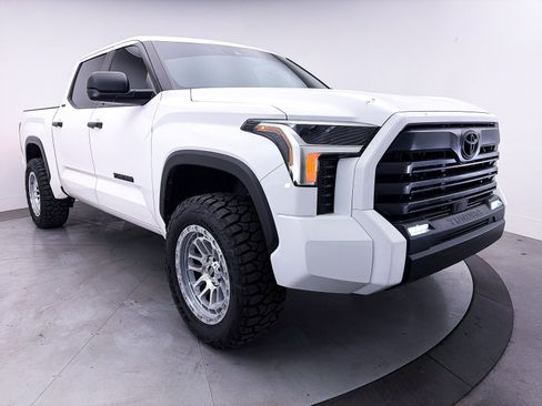 Used 2025 Toyota Tundra SR5 AWD/4WD image 10
