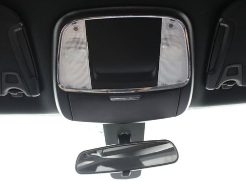 Used 2019 Dodge Charger SXT image 18