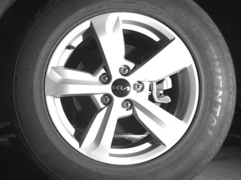 Used 2023 Kia Sorento LX FWD image 14
