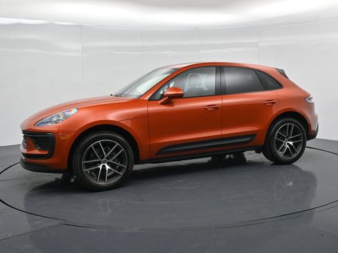 Certified 2024 Porsche Macan AWD/4WD image 2