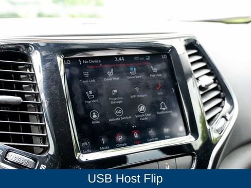 Used 2019 Jeep Cherokee Overland w/ Technology Group AWD/4WD image 37