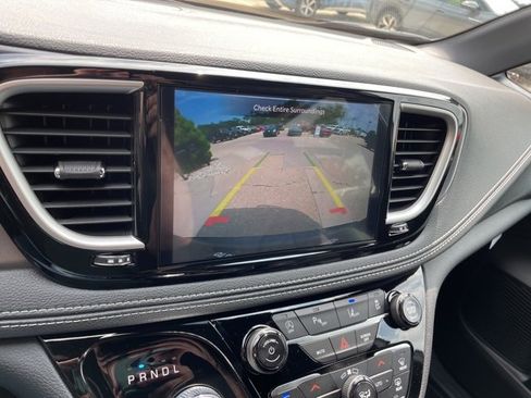 New 2025 Chrysler Pacifica Select image 20