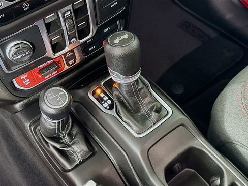 Used 2025 Jeep Wrangler Unlimited Rubicon AWD/4WD image 19
