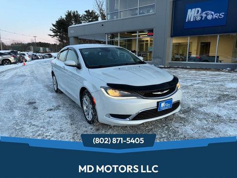 Used 2015 Chrysler 200 Limited w/ Convenience Group image 1