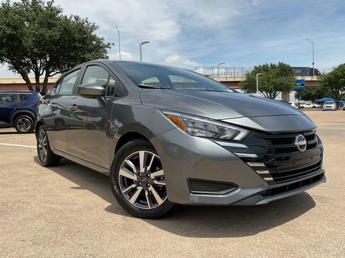 Used 2025 Nissan Versa SV FWD image 3