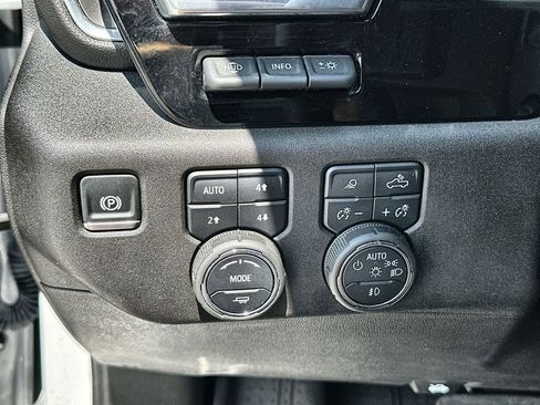 Certified 2025 Chevrolet Silverado 1500 High Country AWD/4WD image 18