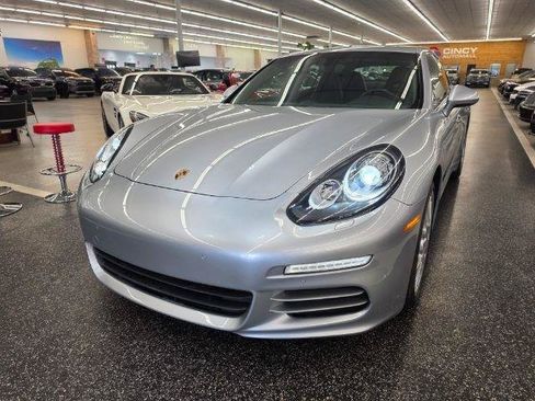 Used 2016 Porsche Panamera image 2
