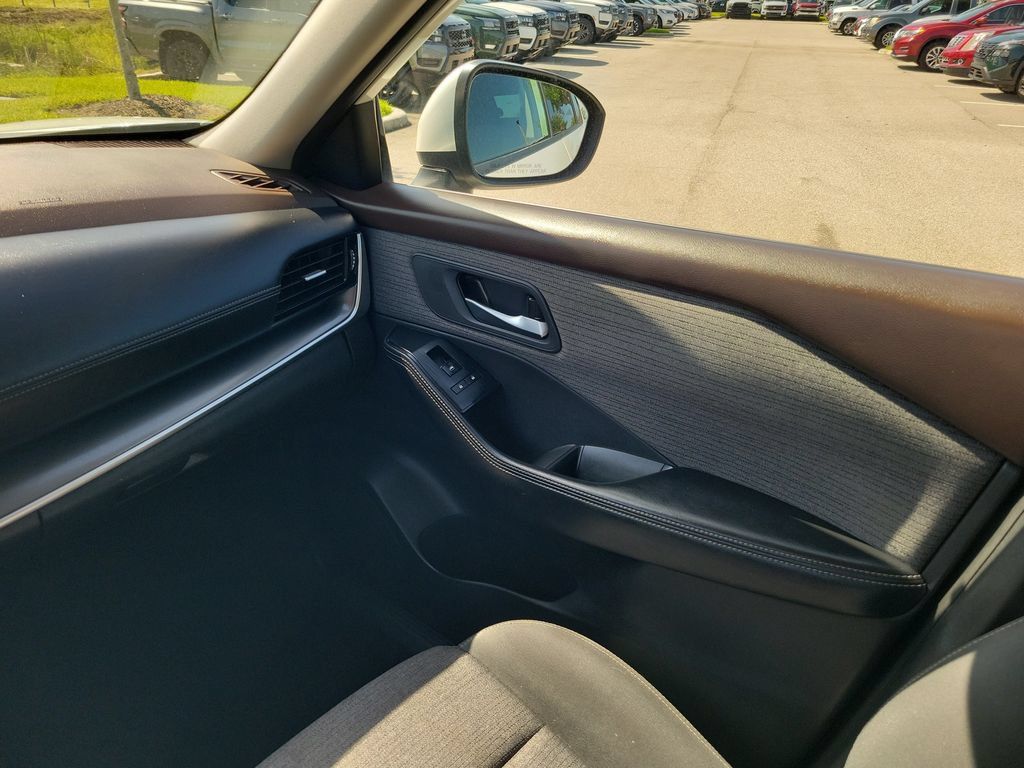 Used 2021 Nissan Rogue SV FWD image 14