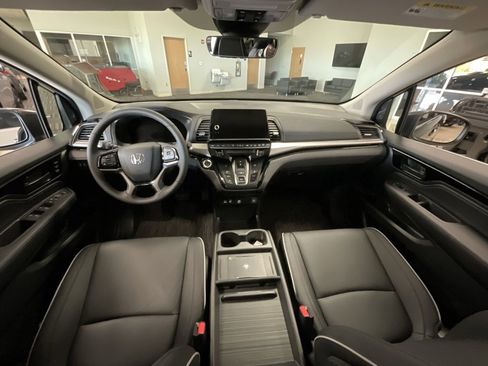 Used 2025 Honda Odyssey Touring image 8