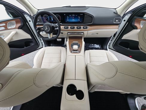 Used 2024 Mercedes-Benz GLS 450 4MATIC image 9