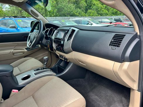 Used 2014 Toyota Tacoma PreRunner w/ SR5 Package image 9