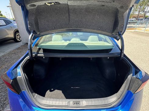 Used 2025 Nissan Altima 2.5 SV FWD image 32