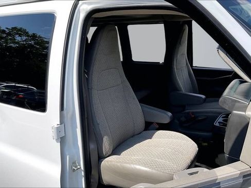 Used 2025 Chevrolet Express 2500 LT w/ LT Preferred Equipment Group RWD image 8