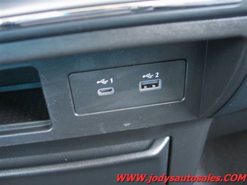 Used 2024 Nissan Titan SV AWD/4WD image 23